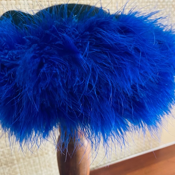 SOLD 🌟2xHP🌟VTG 1940-50s Blue Ostrich Feather Black Wool Pillbox Hat USA - Picture 3 of 16